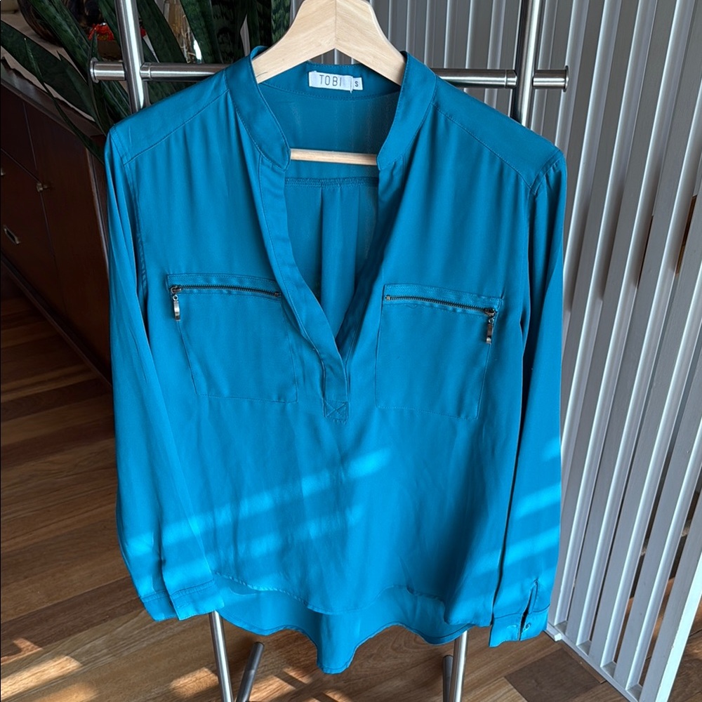 Tobi Teal Zip-Accent Blouse